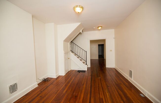 Charles Village 3bd/1.5ba Rowhome w/ W/D & A/C! --Available 8/14