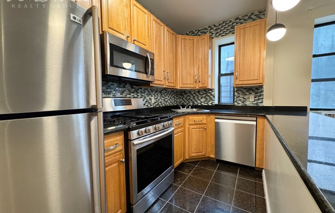 536 W 163 ST