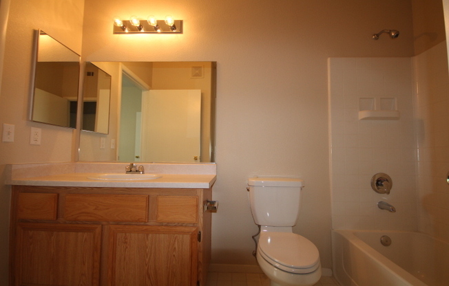 3 beds, 2 baths, $1,695, Unit # 1008