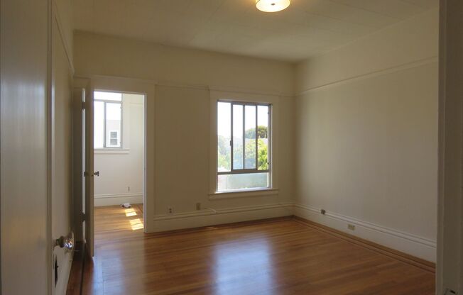 2 beds, 1 bath, $5,800, Unit 610