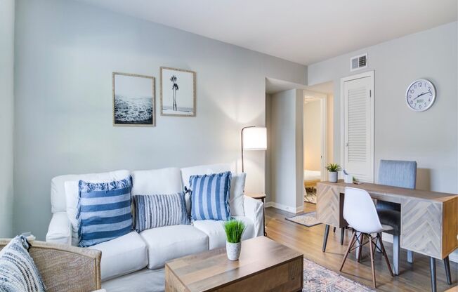 2 beds, 1 bath, 850 sqft, $1,250, Unit 00-D5