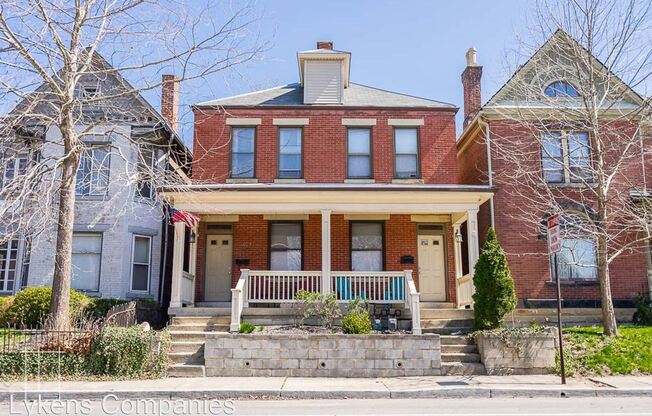 860 Summit St.