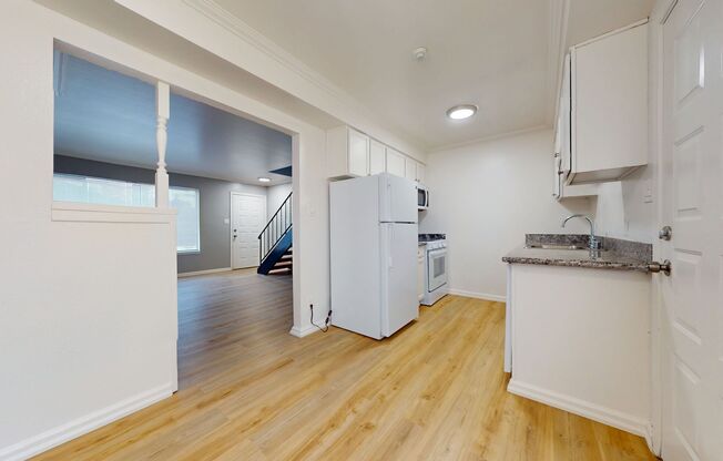 2 beds, 1 bath, 715 sqft, $2,450, Unit 418-1