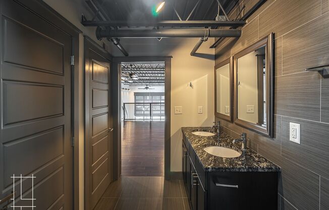 2 beds, 2 baths, $2,300, Unit 727 N. 4th St. Apt. 101