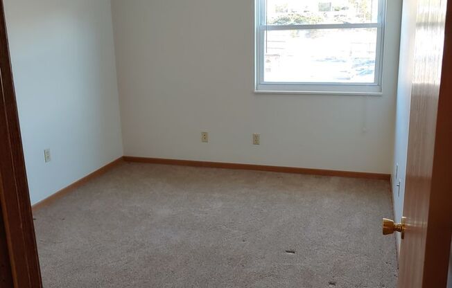 2 beds, 1 bath, 640 sqft, $875, Unit 1233-24