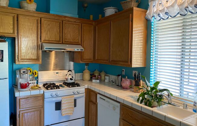 Beautiful 3BR/2.5BA Townhome Near Communication Hill