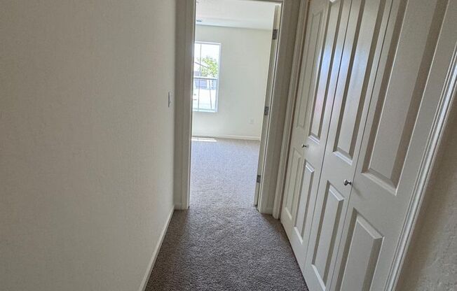 Beautiful new home with solar for rent in Visalia!