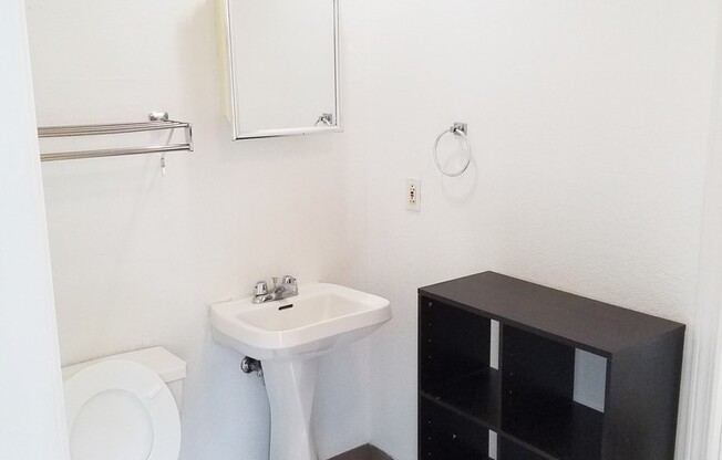 2 beds, 1 bath, $543