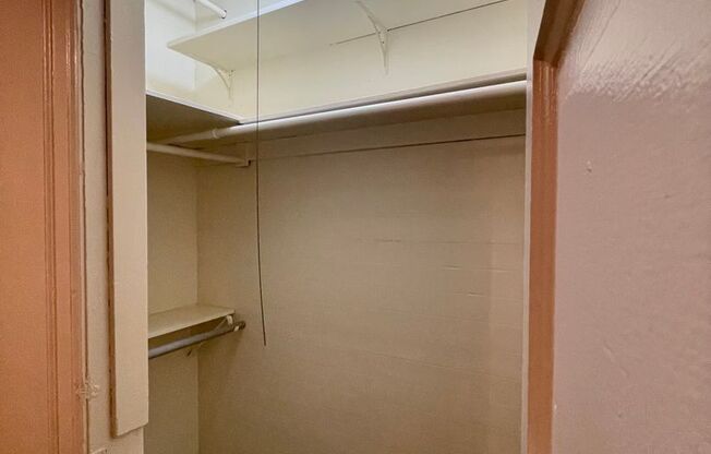 1 bed, 1 bath, 400 sqft, $1,195, Unit B