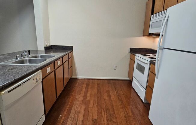 2 beds, 2 baths, $950