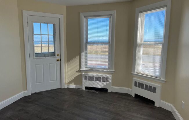 2 beds, 1 bath, 850 sqft, $2,695, Unit 87 Win #02