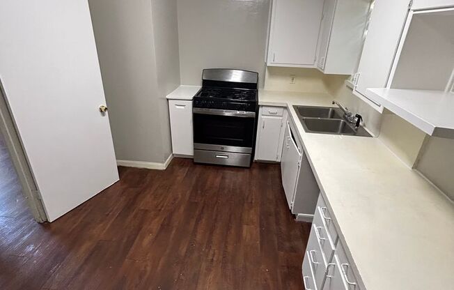 2 beds, 1 bath, $1,750