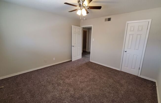 2 beds, 1 bath, 752 sqft, $695, Unit 203