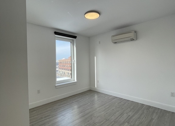 4 beds, 2 baths, 1,222 sqft, $6,100, Unit 306