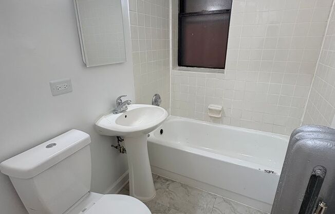 3 beds, 1 bath, 1,003 sqft, $1,350, Unit CA 127.5-2W