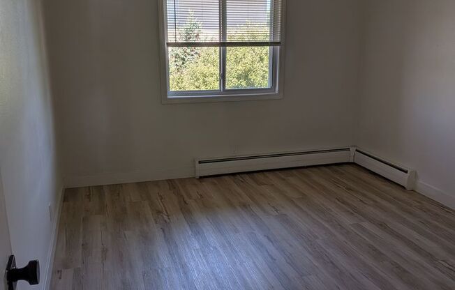2 beds, 1 bath, 900 sqft, $1,350, Unit Unit 207
