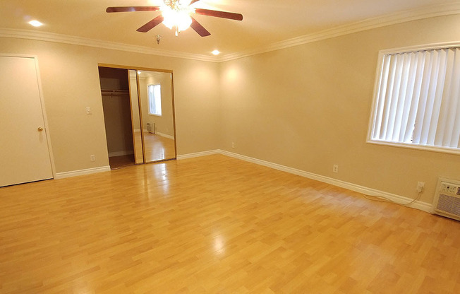 2 beds, 2 baths, 910 sqft, $2,595, Unit 209