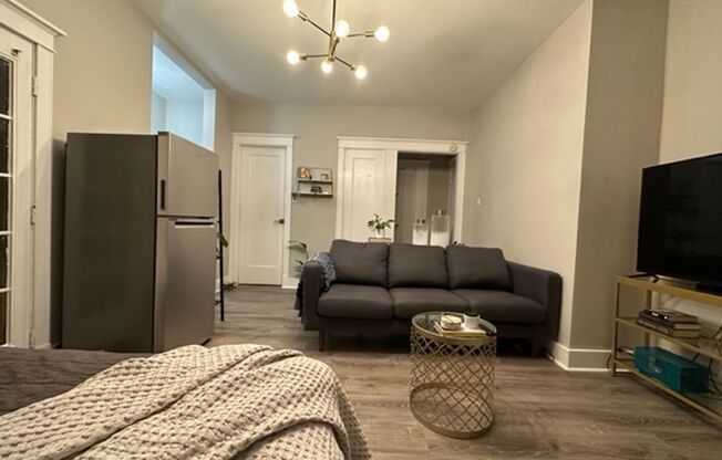 Studio, 1 bath, 350 sqft, $1,345, Unit #303