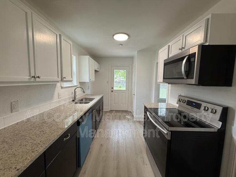 10402 DESDEMONA DR
