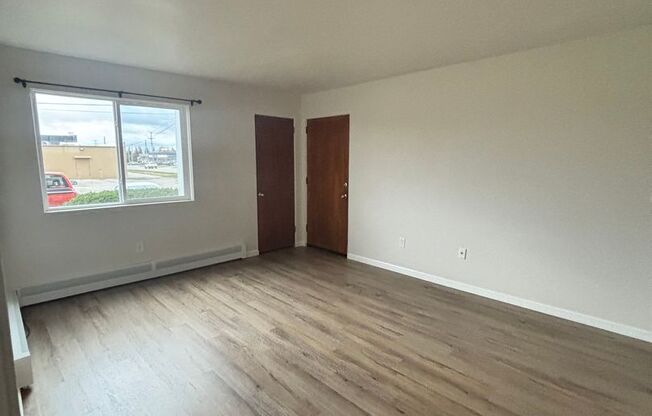 2 beds, 1 bath, $950, Unit 2