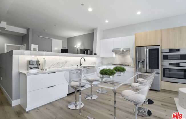 1 bed, 1 bath, 820 sqft, $3,200, Unit 2908