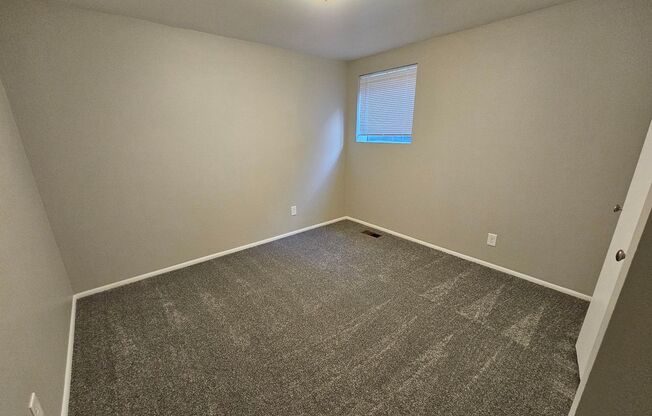 2 beds, 1 bath, 864 sqft, $1,295, Unit Unit 42