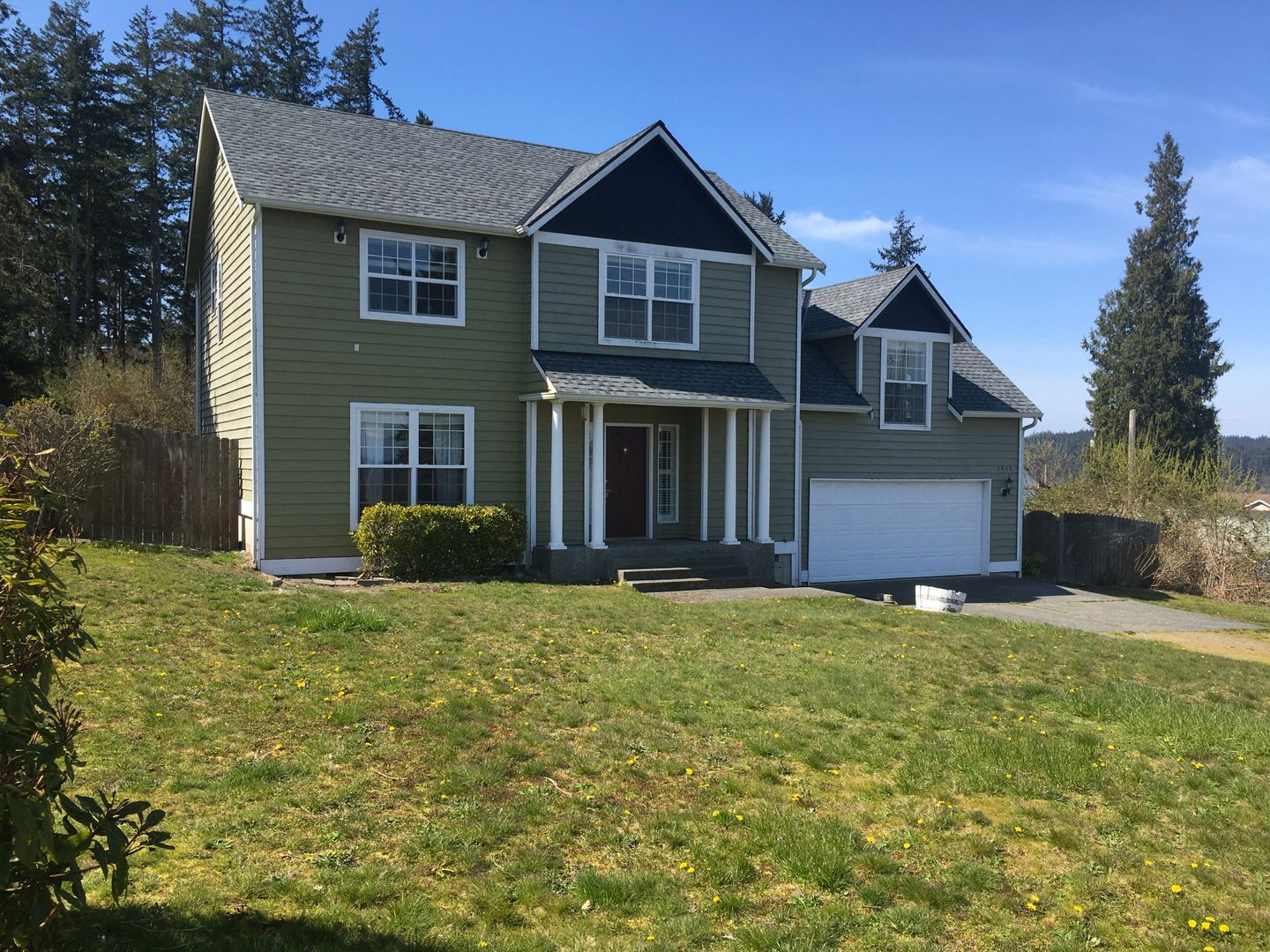 2 Story Pet Friendly Contemporary 3 Bed Home w/ Views, Yard Service Included, Double Garage.