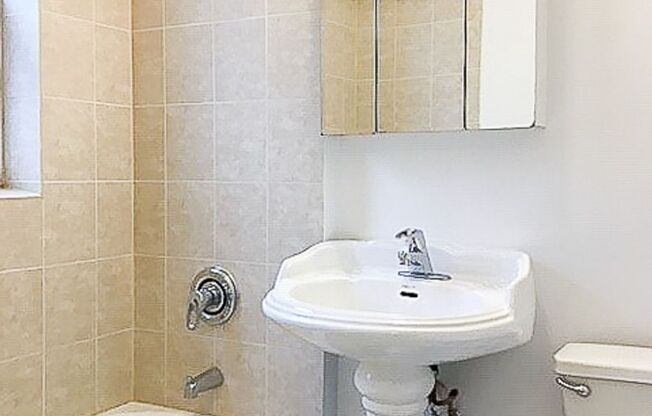 1 bed, 1 bath, 645 sqft, $1,795, Unit 3525.5-1S