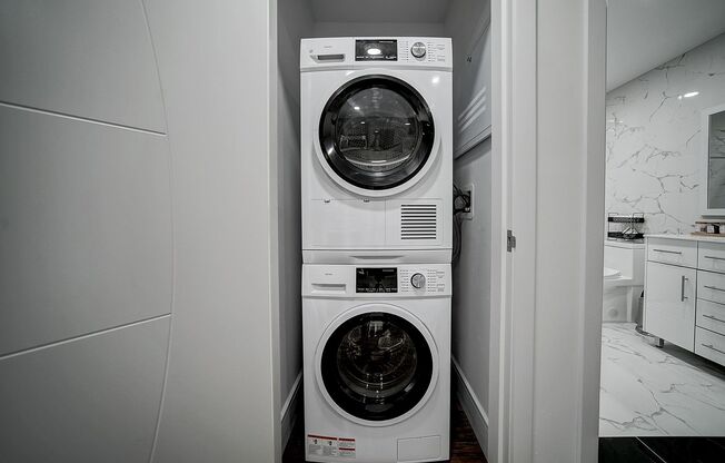 2 beds, 2 baths, 842 sqft, $2,300, Unit 207