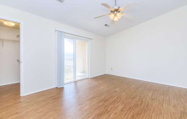 Sandstone Heights Apartments Studio Living Room