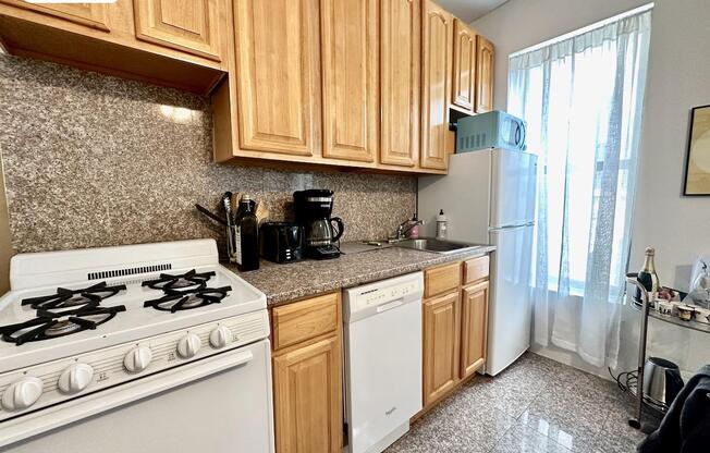 508 W 136 ST