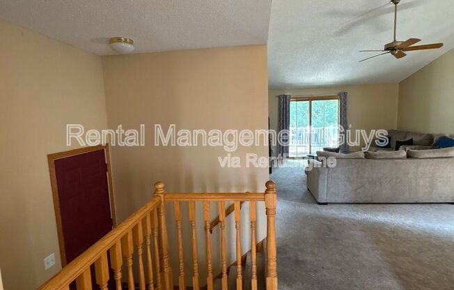726 E NICOLLET BLVD