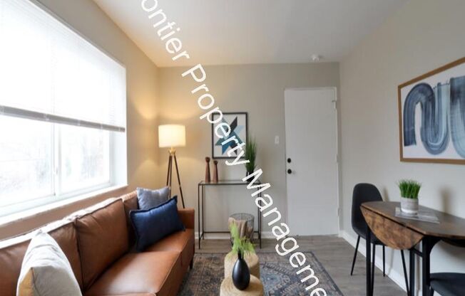 1 bed, 1 bath, $835, Unit 3320 Greenwood Blvd #04