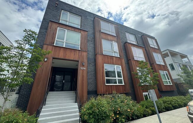 Studio, 1 bath, 248 sqft, $1,495, Unit 302