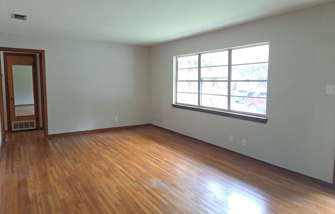 2 beds, 1 bath, $1,795