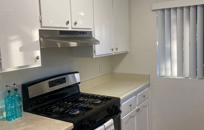 2 beds, 2 baths, 800 sqft, $2,295, Unit Unit 208