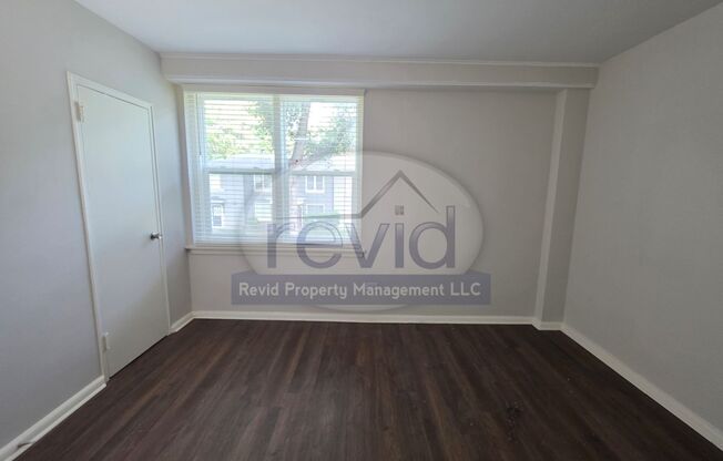 2 beds, 1 bath, 752 sqft, $995, Unit 1301-4