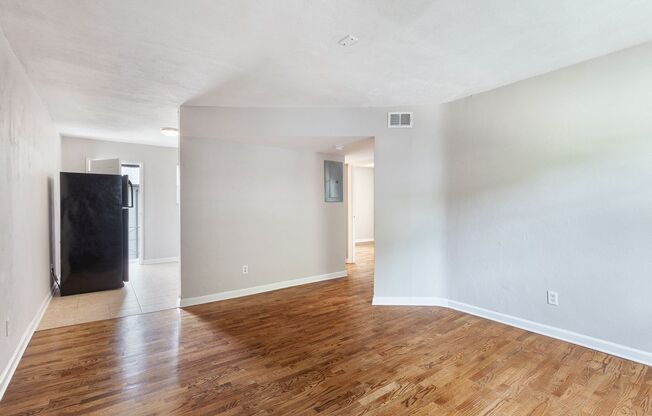 2 beds, 1 bath, $1,250, Unit C2