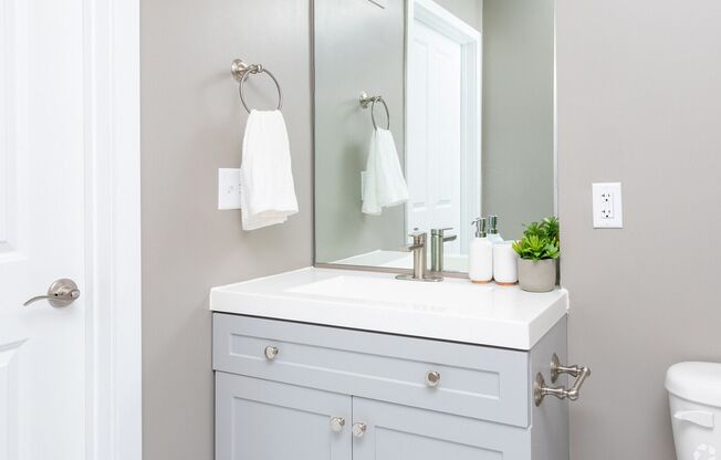 Studio, 1 bath, 480 sqft, $1,200, Unit 617