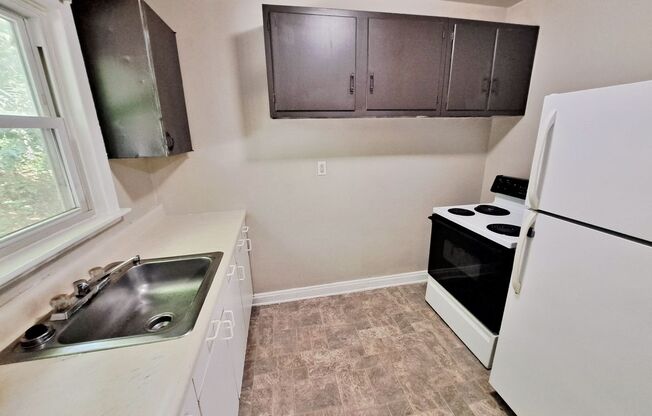 2 beds, 1 bath, 750 sqft, $985, Unit Unit E