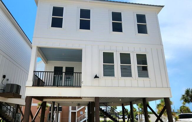 New 2 bedroom/3 bath Beach Cottage in Gulf Shores