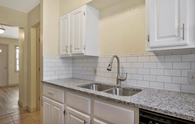 1 bed, 1 bath, 600 sqft, $775, Unit 3864 N. Oliver St.