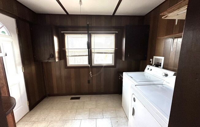 3 beds, 1 bath, $1,600