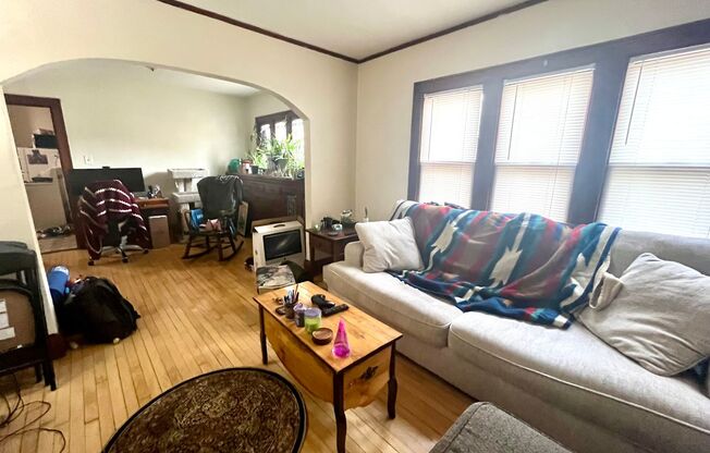 2 beds, 1 bath, $1,045, Unit 605