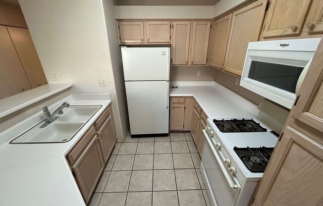 Inviting condo in the convenient West Harmon area of Las Vegas