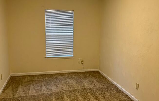 3 beds, 1 bath, 1,100 sqft, $1,500, Unit 517/101