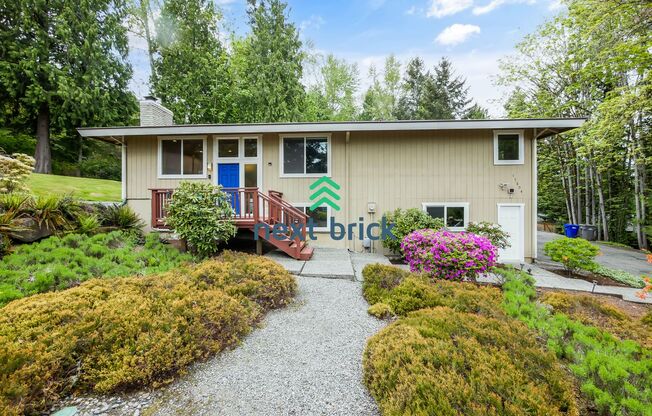 3 bed + den and 3 Baths Private Single-family Home is Available for Rent!