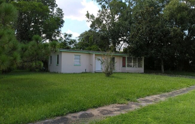 3 Bed 1 Bath Home | Pet Friendly | Washer Dryer Hook Ups | Section 8 Welcome