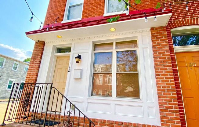 Stunning End-of-Group 3bed/3.5ba Patterson Park Home - 3000+ Square Feet with a large yard!