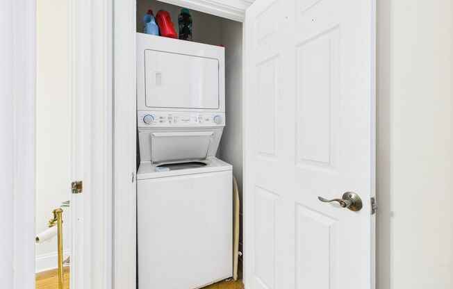 Spacious 3 Bedroom 2.5 Bathroom Available Mid August Near VCU!!! 1/2 FIRST MONTHS RENT!!